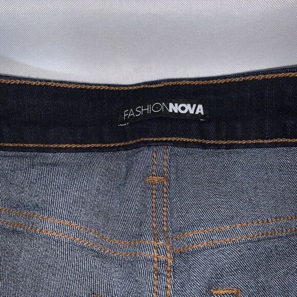 Women's FASHION NOVA skinny high rise jeans, size 9 distressed stretch stye - Picture 6 of 7